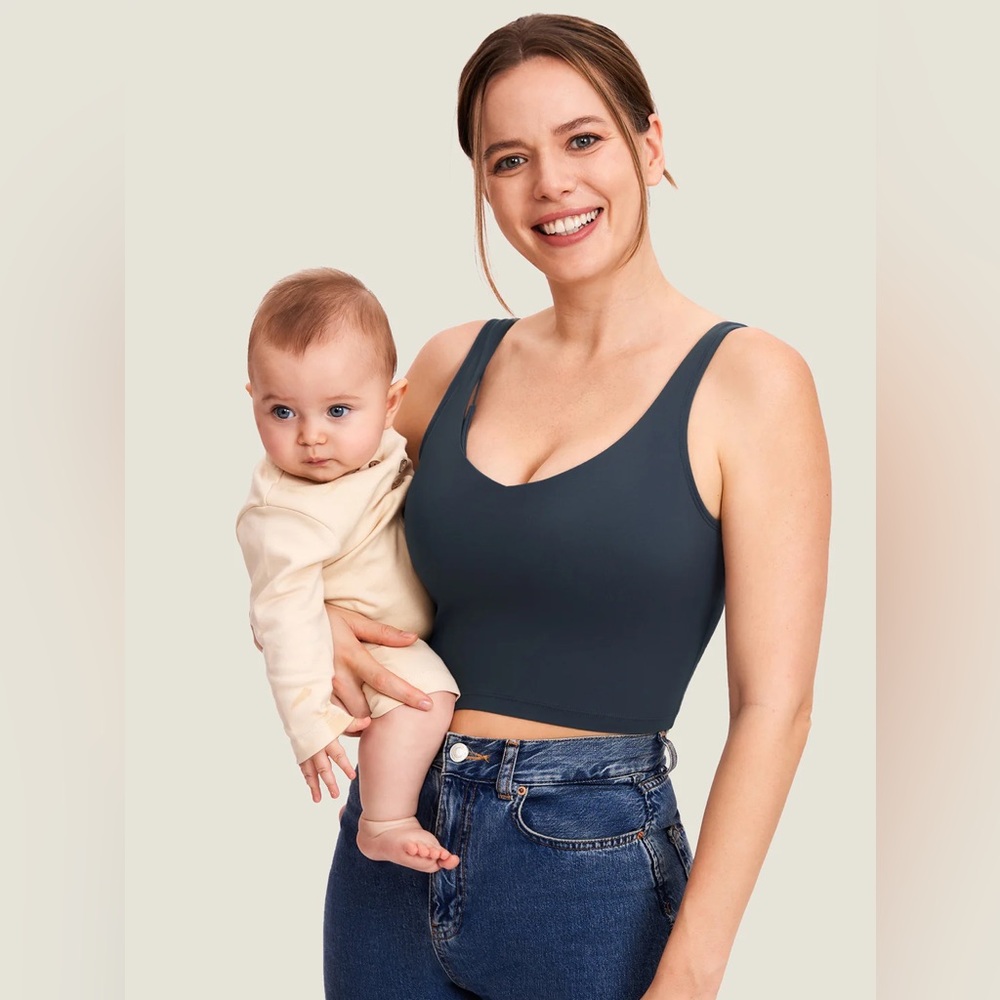 Everyday Scoop Neck Sports Bra in Charcoal